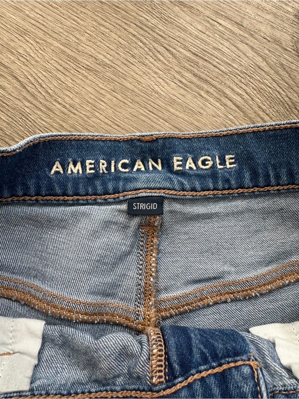 American Eagle Outfitters Strigid Relaxed Denim Shorts Medium Wash Size 2 - Picture 3 of 5